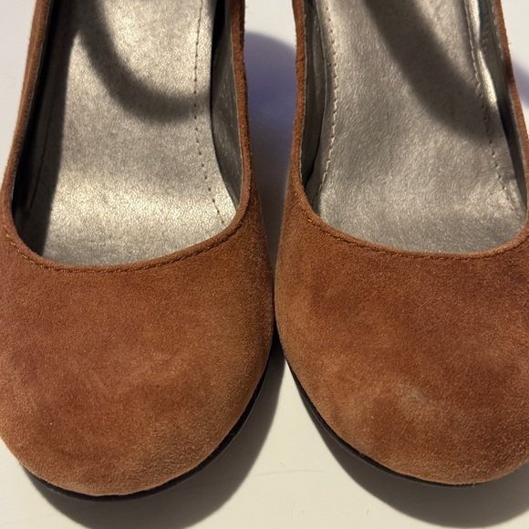 Tesori Suede Wedge 7.5 - Picture 3 of 10